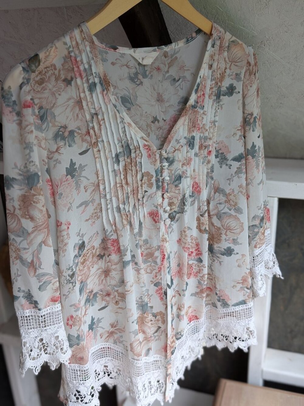 Adiva Floral Pintuck Pleat Crochet Lace Trim Blouse Large